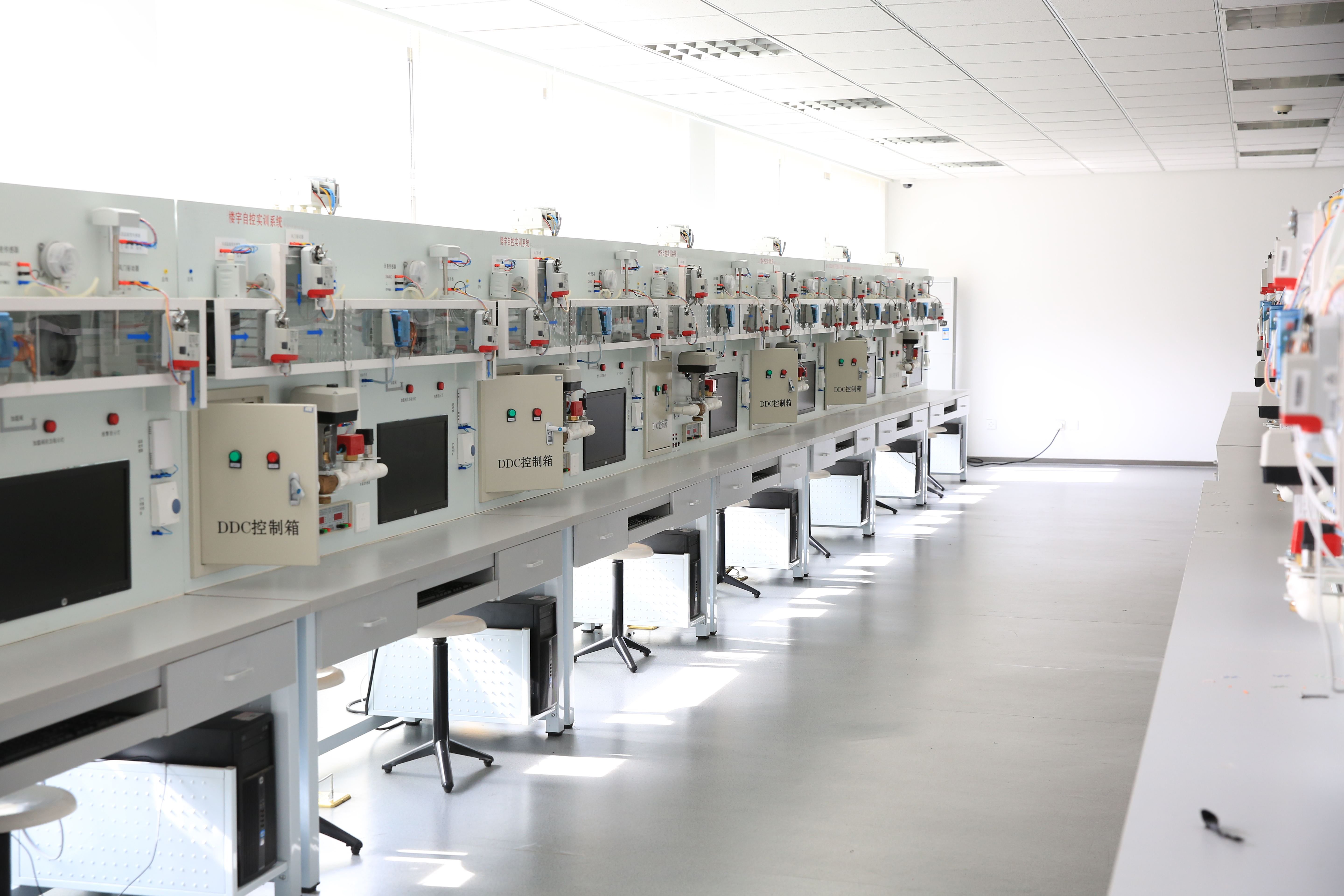 智能樓宇系統(tǒng)控制中心實(shí)訓(xùn)裝置